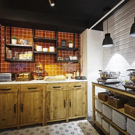 Hotell Leopold 4*